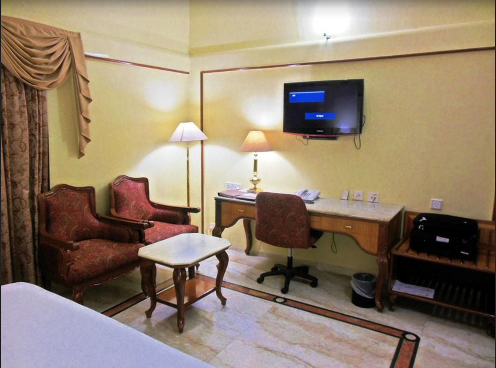 Raj Park Hotel Chennai Exterior photo